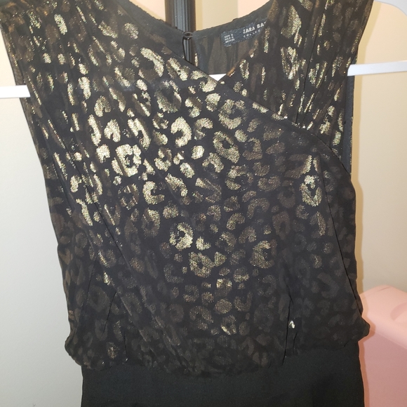 Small zara romper in black and gold. - Picture 3 of 4